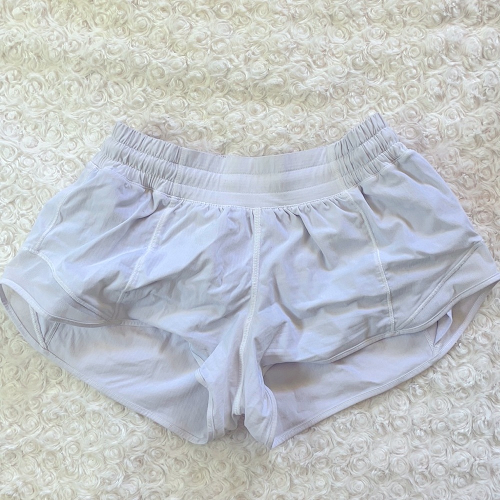 Lulu Lemon white hottie hot short 2.5”
